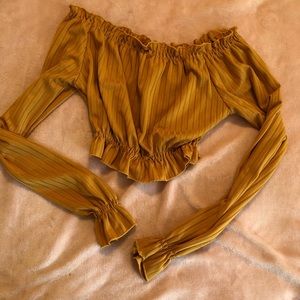 Off shoulder long sleeve crop top